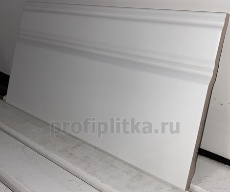 Плинтус Монфорте белый обрезной 20x40 фото 2
